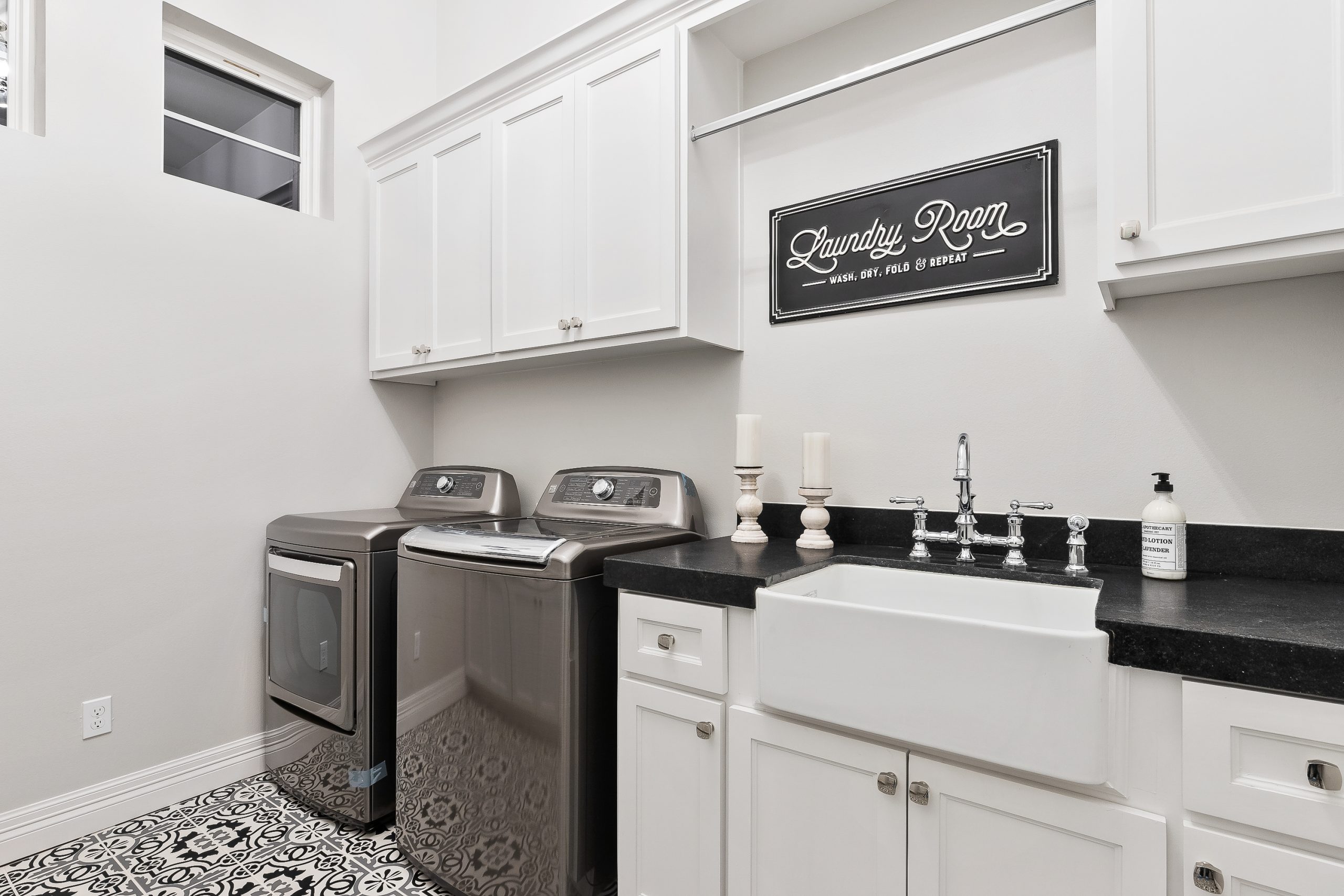 1707 E. 28th custom home design in Texas by Villa Homes, Mission & McAllen construction luxury design