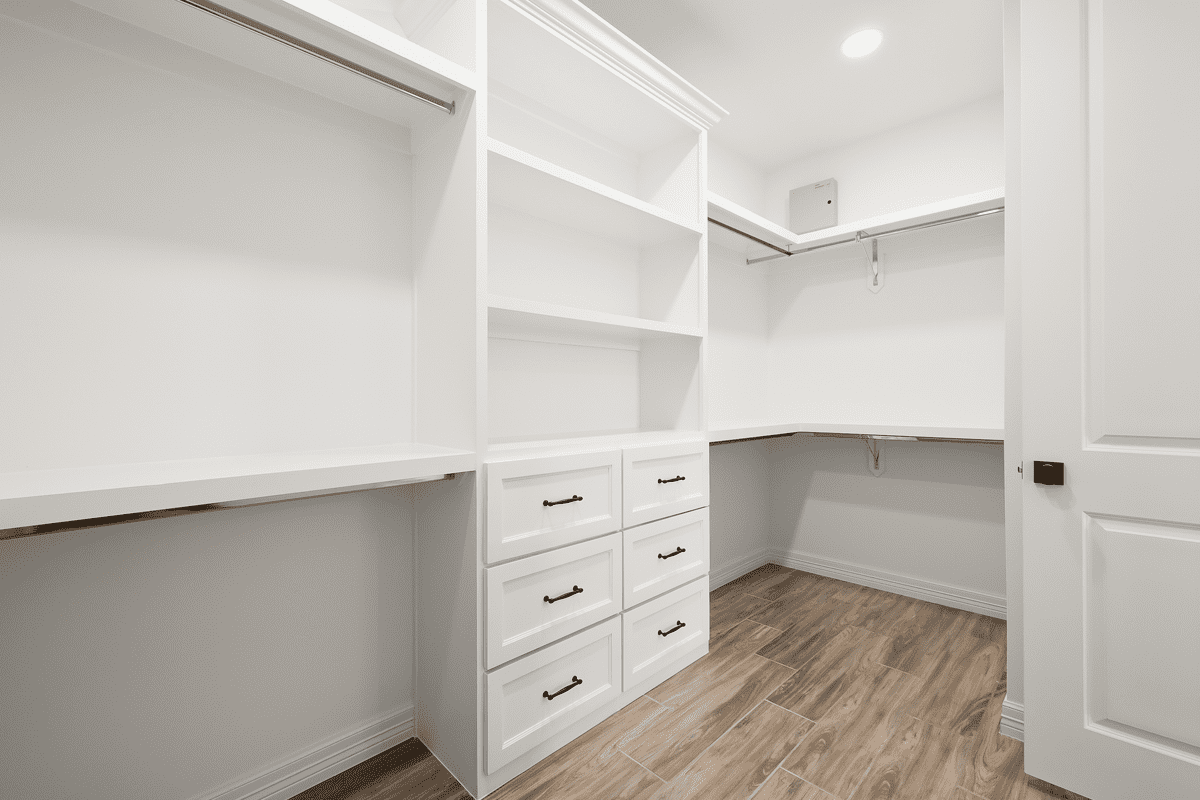 1806-E-28th-silverwood