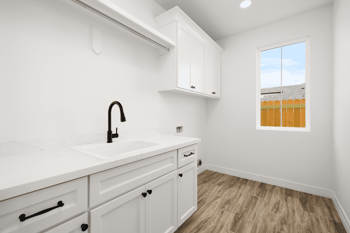 1806-E-28th-silverwood