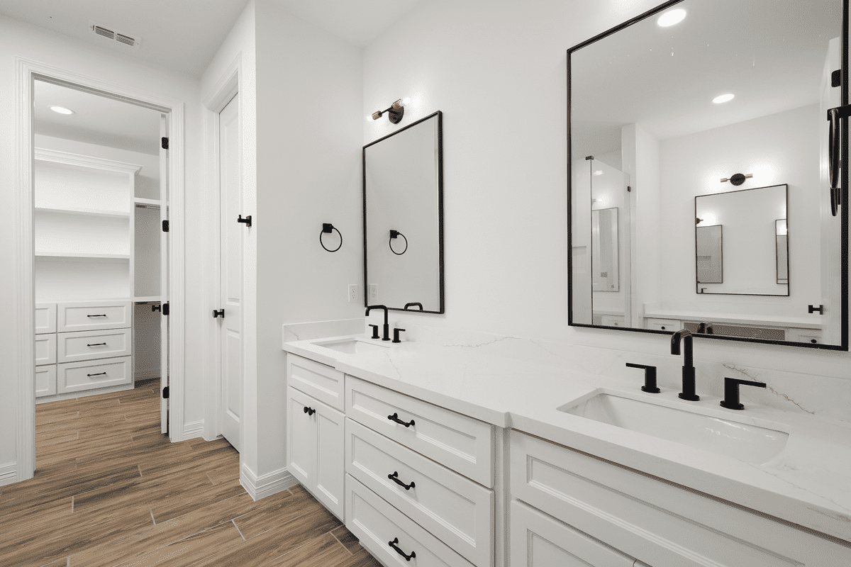 1806-E-28th-silverwood