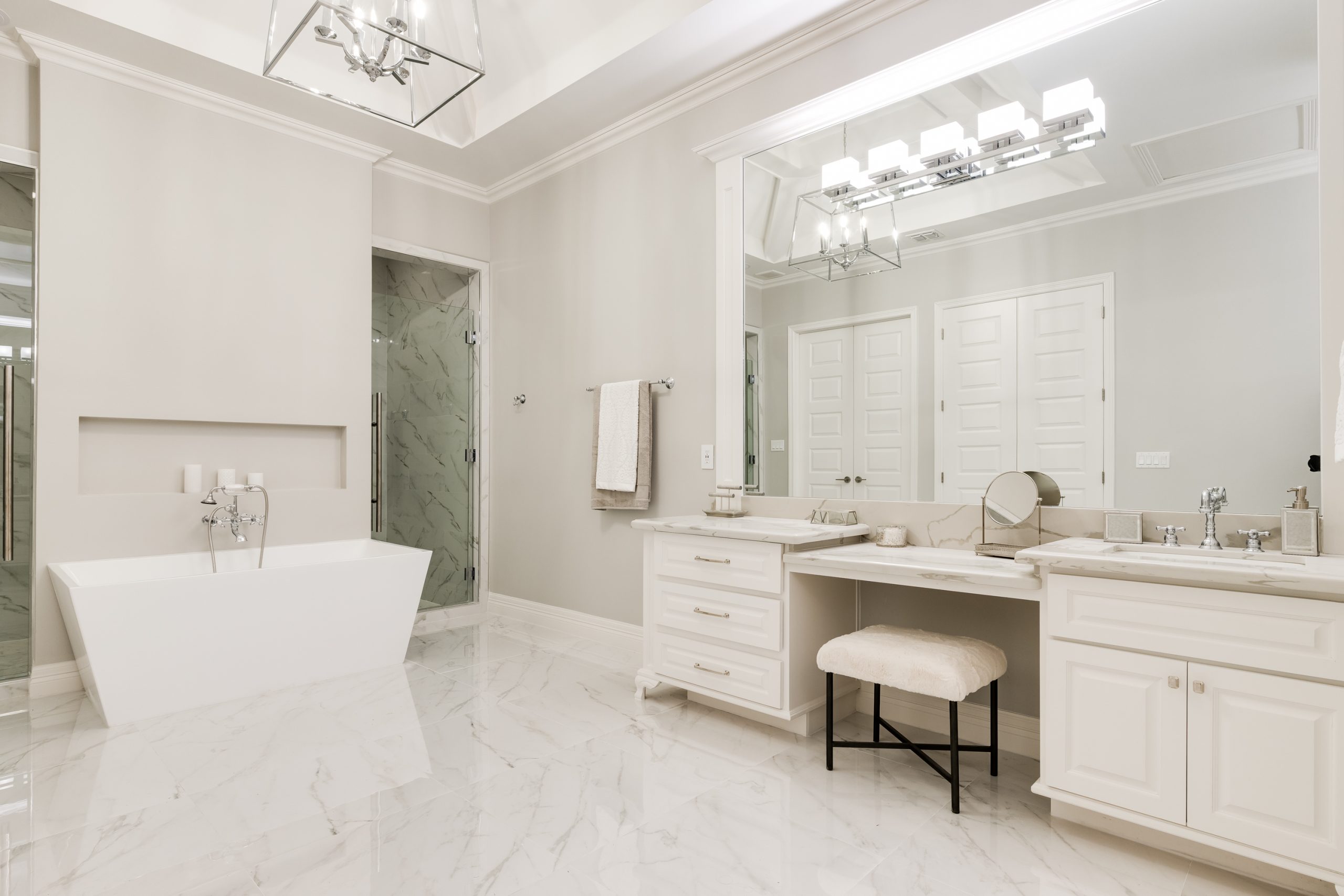 3101 Payton custom home made by Villa Homes construction in Mission, McAllen & RGV Texas luxury bathroom design