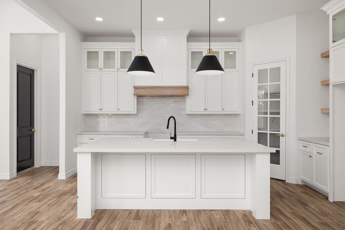 1817 Ozark Avenue: Home custom design by Villa Homes: Mission and McAllen building construction.