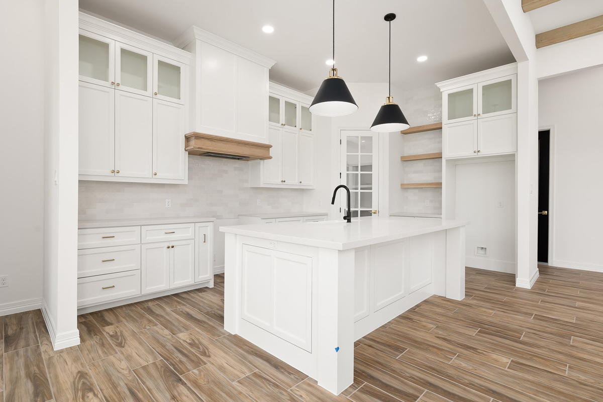 1817 Ozark Avenue: Home custom design by Villa Homes: Mission and McAllen building construction.