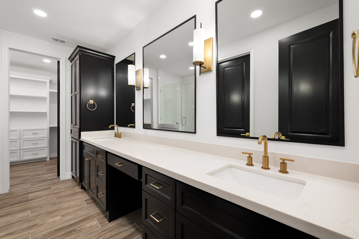 1817 Ozark Avenue: Home custom design by Villa Homes: Mission and McAllen building construction.