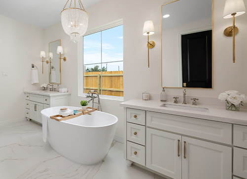 Baño de lujo: Diseño de Villa Homes. Tocador y bañera. 