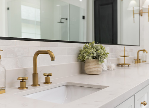 Diseño de baño moderno de lujo. Detalle del lavabo. Diseño de Liongate.