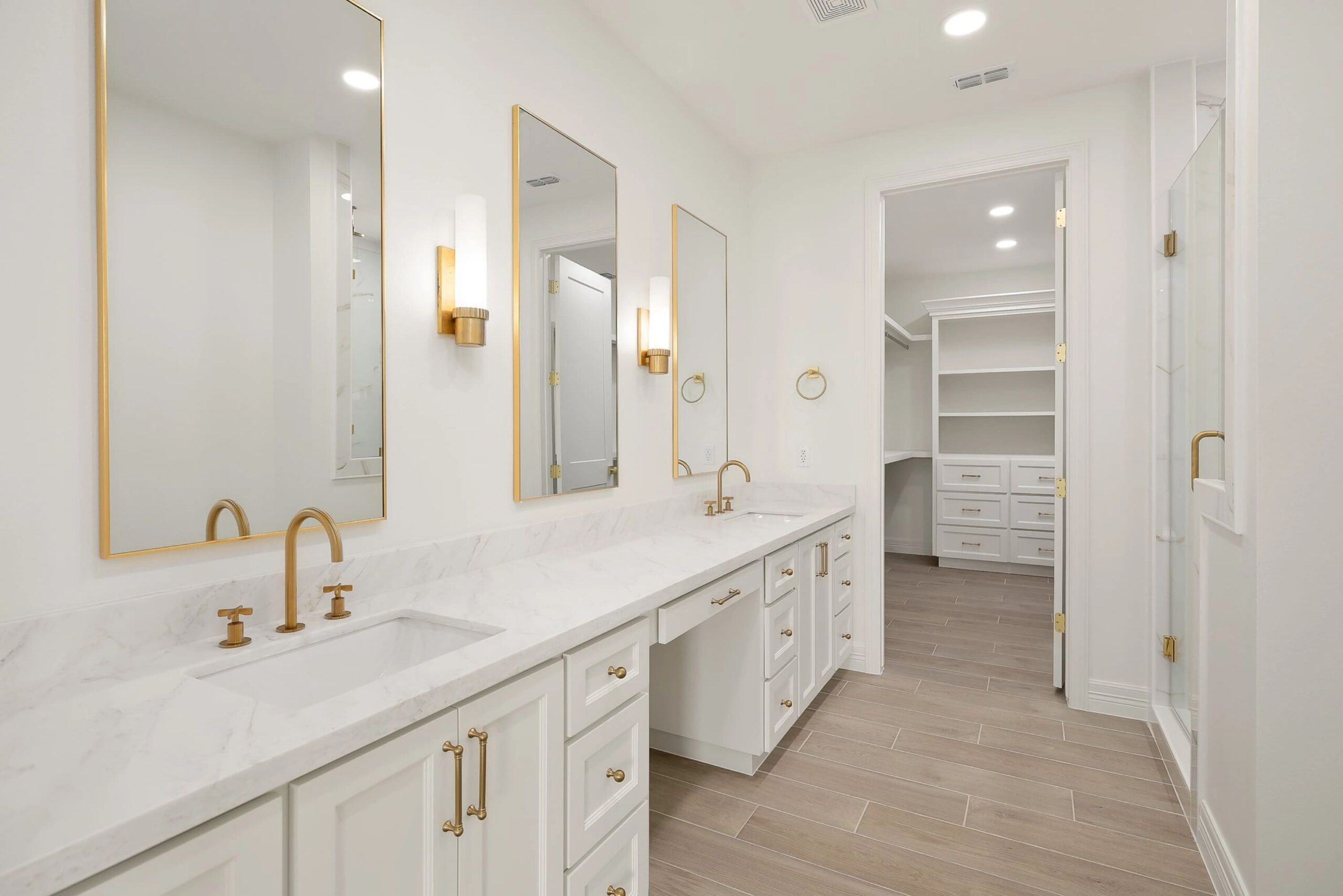Bathroom luxury design by Villa Homes