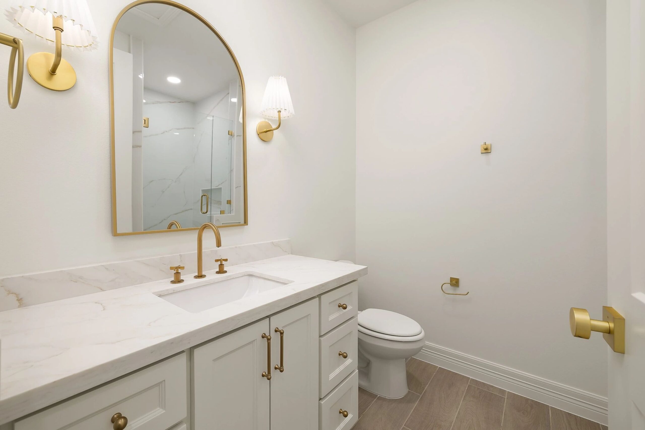 luxury bathroom, 1821 Ozark Avenue, McAllen Texas. Villa Homes