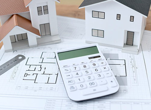planificación de la casa con calculadora
