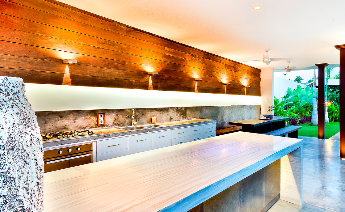 Cocina moderna con una elegante encimera y fregadero, destacando las tendencias de construcción de viviendas de 2026 en el sur de Texas.