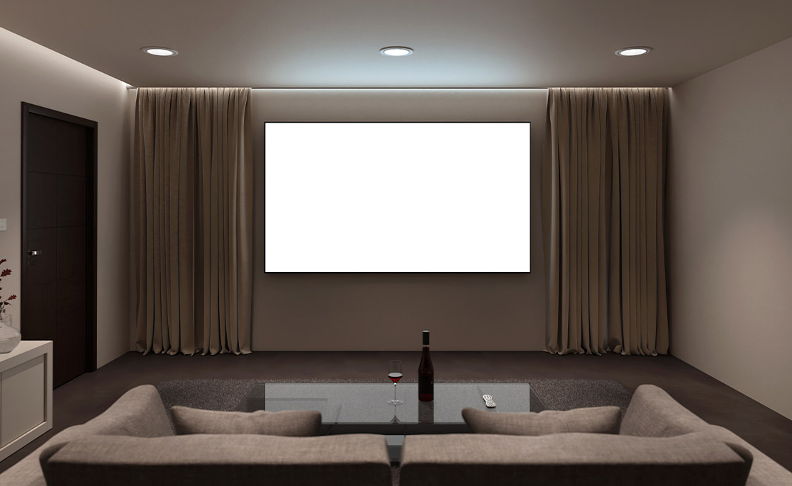 Cine en casa contemporáneo con una pantalla espaciosa, destacando las principales tendencias de 2026 para la construcción en el sur de Texas.